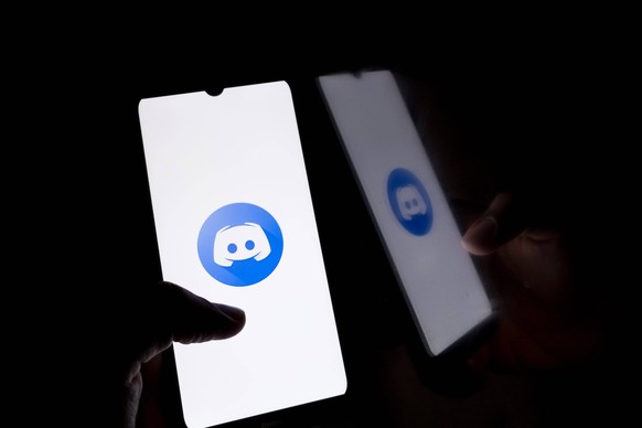 Logo Photo Illustration The Discord logo displays on a smartphone screen in Athens, Greece, on September 26, 2024. Athens Greece PUBLICATIONxNOTxINxFRA Copyright: xNikolasxKokovlisx originalFilename:  ...