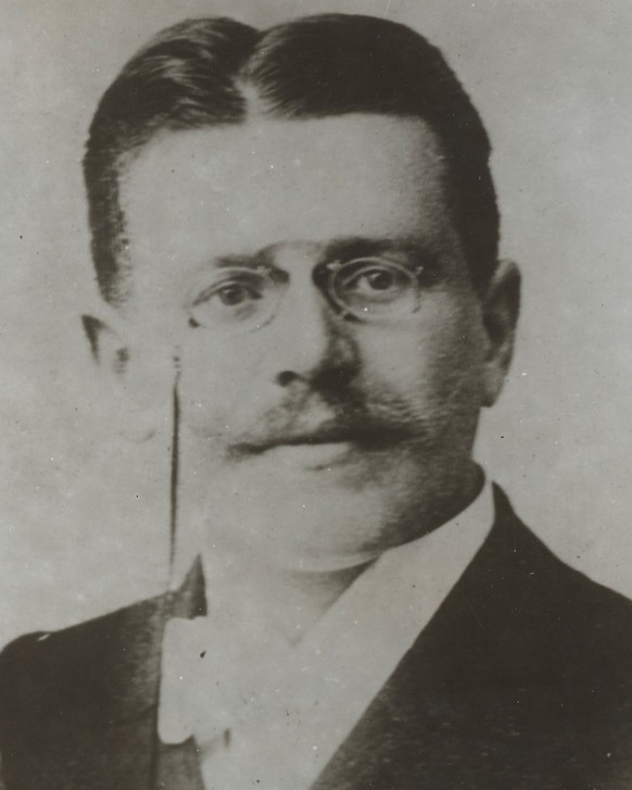 Matthias Erzberger wollte dem Papst Liechtenstein schenken.
https://commons.wikimedia.org/wiki/File:Enemy_Activities_-_Officials_-_Mathias_Erzberger_(cropped).jpg?uselang=de
