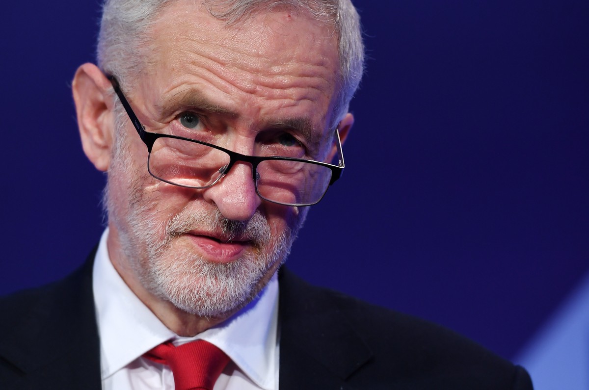 epaselect epa07380833 Labour Party leader Jeremy Corbyn speaks at the EEF Manufacturers Conference in London, Britain, 19 February 2019. Corbyn said he regrets that seven MPs 'no longer want to b ...