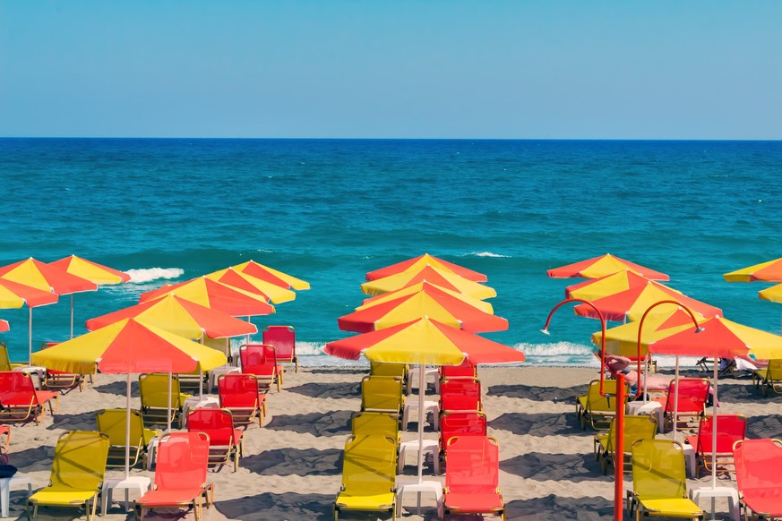 Italien Strand Beach meer sand sandstrand baden ferien holidays shutterstock