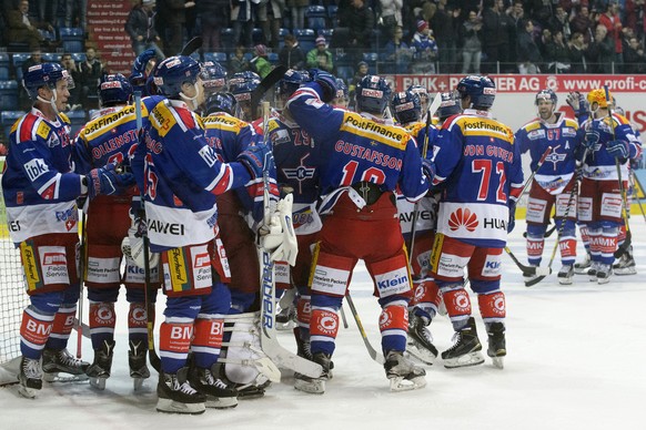 Die Flyers jubeln über den Derby-Sieg.