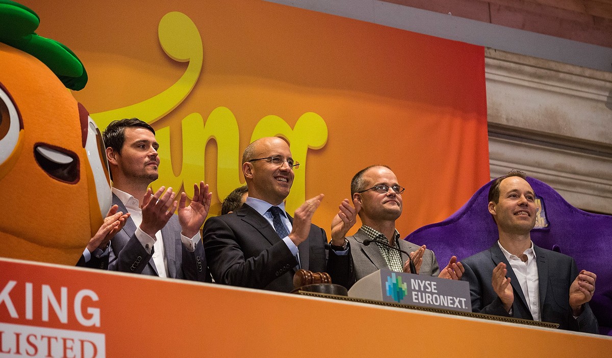 King-CEO Riccardo Zacconi (2. v. l.) feiert den Börsengang vor einem Jahr.