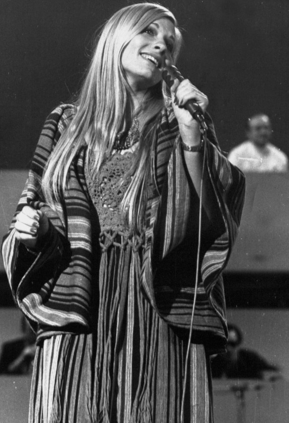 ARKIV 1973 - Ilanit framför Israels bidrag i 1973 ars Eurovisionsschlagerfestival. LUXEMBURG x450x *** ARCHIVE 1973 Ilanit performs Israels entry in the 1973 Eurovision Song Contest LUXEMBOURG x450x P ...