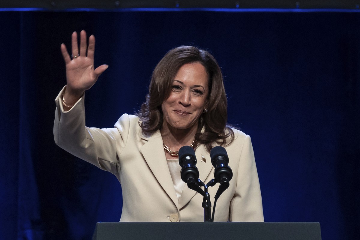 Vice President Kamala Harris leaves the Unite Here Convention on Friday, June 21, 2024, in New York. (AP Photo/Yuki Iwamura)