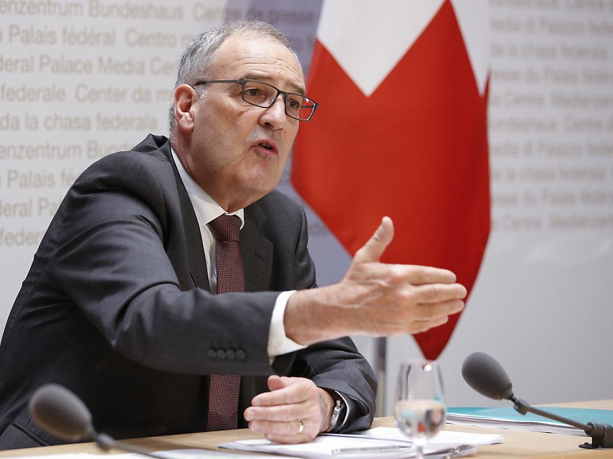 Bundesrat Guy Parmelin will mit einem Massnahmenpaket die Konjunktur ankurbeln. (Archivbild)