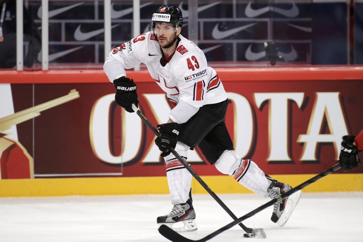 Switzerland's Morris Trachsler controls the puck, during the IIHF Ice Hockey World Championships preliminary round game Belarus vs Switzerland at the Globe Arena in Stockholm, Sweden, on Tuesday, ...