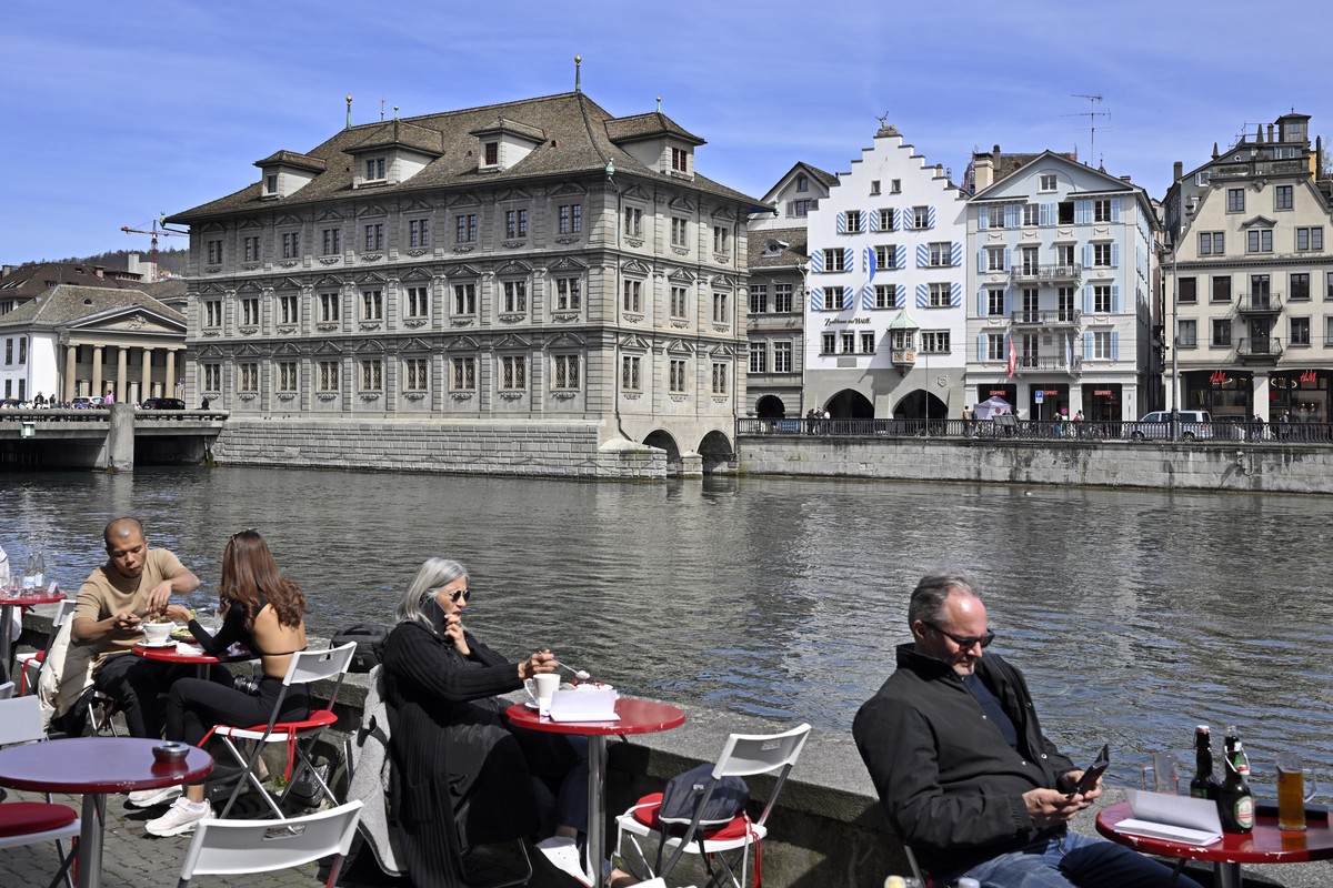 Zuercher Ratshaus am Montag, 11. April 2022. Das Zuercher Rathaus an der Limmat wird umfassend saniert: Der Kantonsrat hat der Baudirektion am Montag den Auftrag erteilt, das Projekt in Angriff zu neh ...