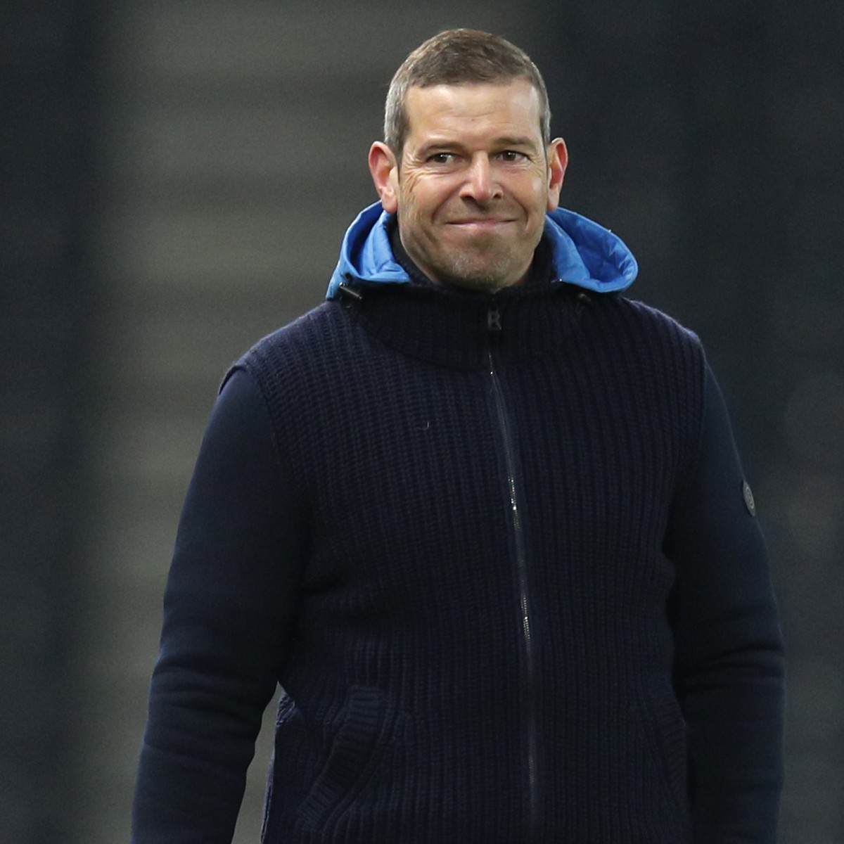 Vaduz' Cheftrainer Mario Frick, rechts, und Assistenztrainer Roman Matter waehrend der Halbzeitpause im Super League Spiel zwischen dem BSC Young Boys Bern und dem FC Vaduz, am Samstag 6. Maerz 2 ...