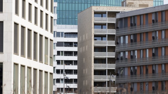 Mieterinnen und Mieter können sich freuen. Das Bundesamt für Wohnungswesen (BWO) hat den Referenzzinssatz für Wohnungsmieten auf 1,25 Prozent gesenkt. Es darf mit tieferen Mieten gerechnet werden.(Sym ...