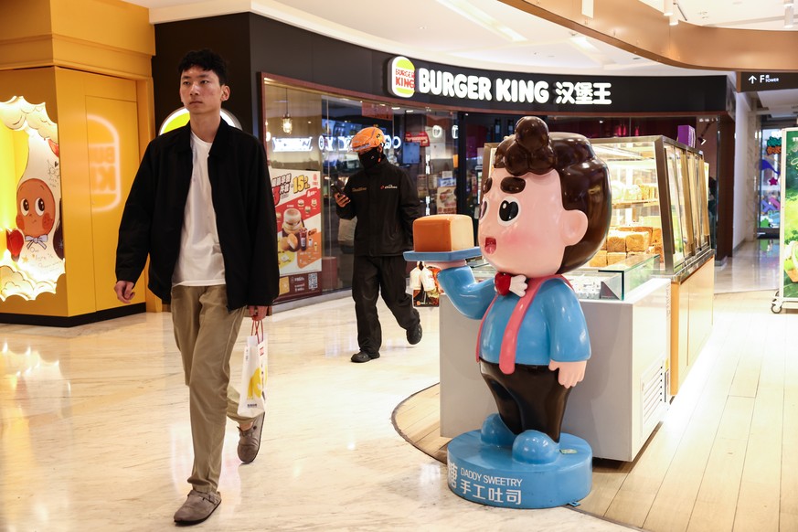 epa13221469 People walk in a shopping mall in Beijing, China, 08 September 2026. China's trade surplus widened to 119.09 billion US dollars (102.45 billion euros) in August 2026, up from 101.09 b ...