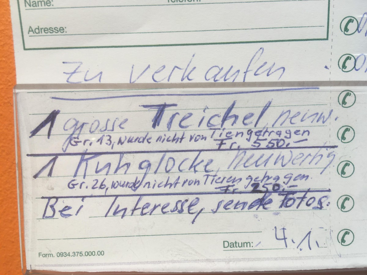 30 der besten Tweets, die «Querdenker» auf die Palme und dich zum Lachen bringen\nKleininserat in der Quartiermigros: „Treichel zu verkaufen, nie von Tieren getragen“ 🤔 Es geht wohl abwärts mit den F ...