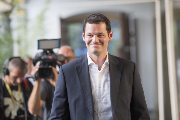 Der Genfer FDP-Staatsrat Pierre Maudet auf dem Weg zum &quot;Diner politique&quot; anlaesslich des Filmfestivals in Locarno am Freitag, 4. August 2017. (KEYSTONE/Urs Flueeler)