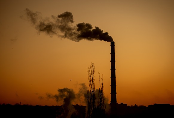 epa11825585 A power plant emits smoke in Chisinau, Moldova, 15 January 2025. During gas supply disruptions, Moldova uses heavy fuel oil (HFO) to produce heat. Russian energy giant Gazprom halted natur ...