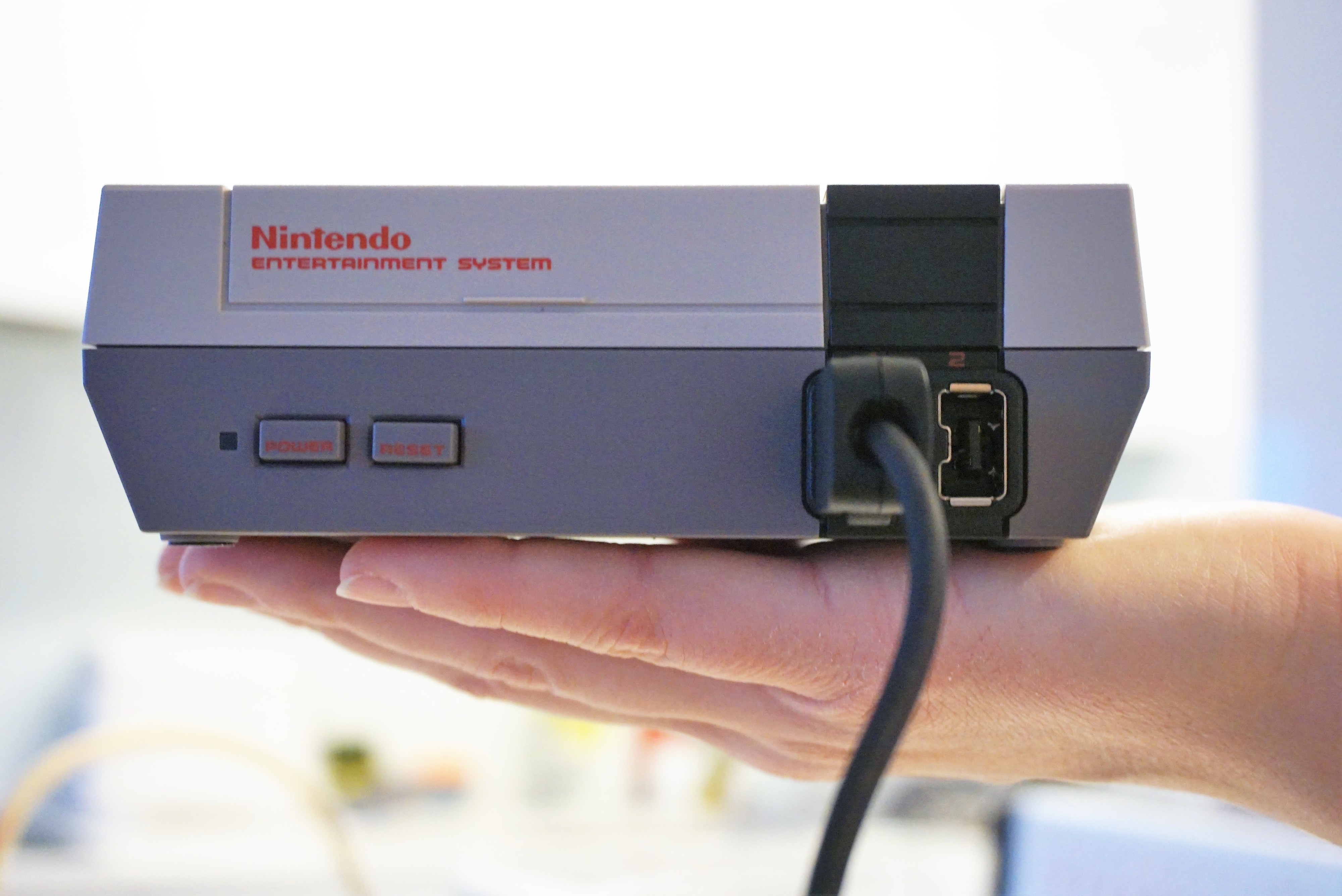 Nintendo hat das NES geschrumpft!