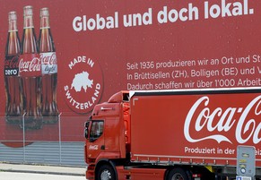 Gerüchten zufolge brilliert die Schweizer Cola dank einer Prise Geldstaub.