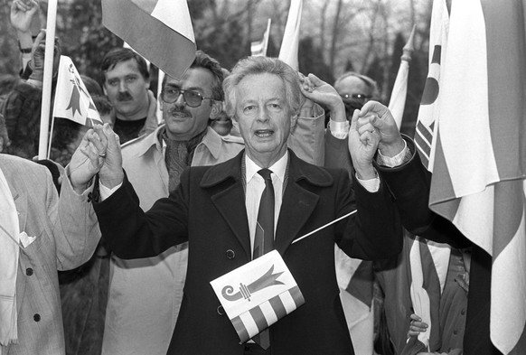 Roland Beguelin vom Rassemblement Jurassien am 30. November 1991 bei einer Veranstaltung in Delemont, Kanton Jura. (KEYSTONE/Michael Kupferschmidt)