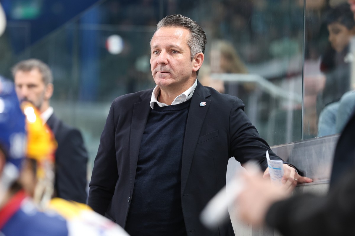 Head Coach Marco Bayer (ZSC) waehrend dem Eishockeyspiel der National League zwischen den ZSC Lions und dem EV Zug, am Samstag, 31. Januar 2026, in der Swiss Life Arena in Zuerich.(Keystone/Manuel Gei ...