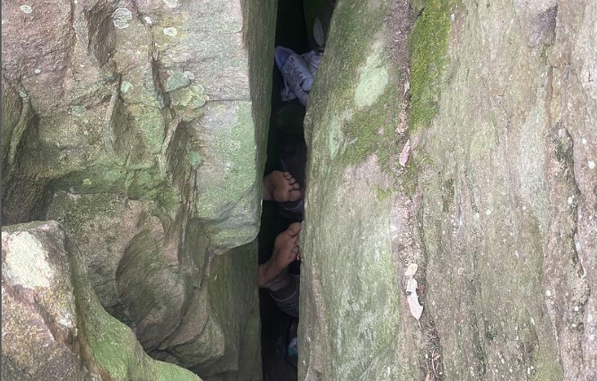 Über eine Stunde musste die Frau zwischen den Felsen ausharren.