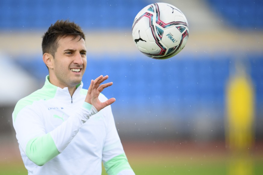 epa09508641 Switzerland national team soccer player Mario Gavranovic during a training session for the upcoming 2022 FIFA World Cup European Qualifying Group C matches between Switzerland and Northern ...