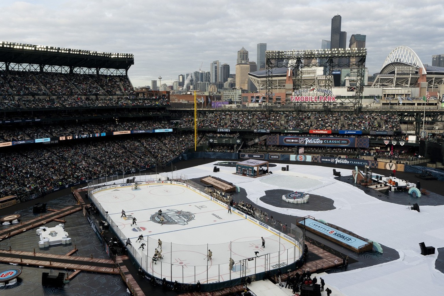 The Seattle Kraken and the Vegas Golden Knights play during the second period of the NHL Winter Classic hockey game, Monday, Jan. 1, 2024, in Seattle. (AP Photo/Lindsey Wasson)