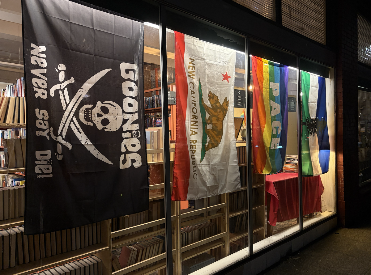 La devanture de la librairie Last Word Books &amp; Press.