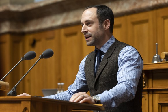 Christian Wasserfallen, FDP-BE, spricht waehrend der Erklaerung um die Austragung der Fussball-Europameisterschaft der Frauen 2025 in der Schweiz , waehrend der Wintersession der Eidgenoessischen Raet ...