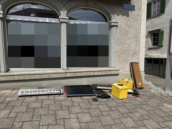 Mann wirft in Gais Gegenstände aus dem Fenster und löst Polizeieinsatz der Kantonspolizei Appenzell Ausserrhoden aus