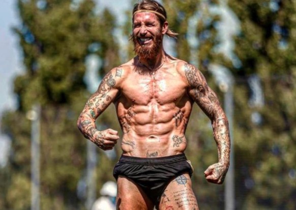 Sergio Ramos gehört seit einer halben Ewigkeit zu den auffälligsten Figuren im europäischen Fussball – auch weil er seinen Look immer wieder auf den Kopf stellt. Das sind die besten Ramos-Bilder seit  ...