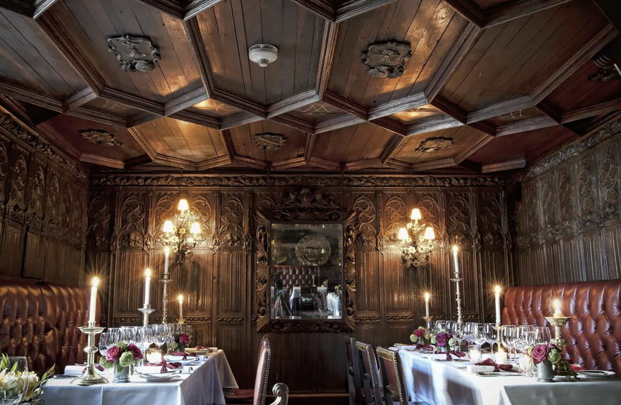 Das Restaurant The Witchery in Edinburgh ist eins von zwei europäischen Restaurants unter den besten zehn.