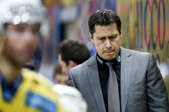 Trainer Guy Boucher von Bern, beim zweiten Playoff-Halbfinalspiel der National League A zwischen dem HC Davos und dem SC Bern, am Donnerstag, 19. Maerz 2015, in der Vaillant Arena in Davos. (KEYSTONE/Gian Ehrenzeller)