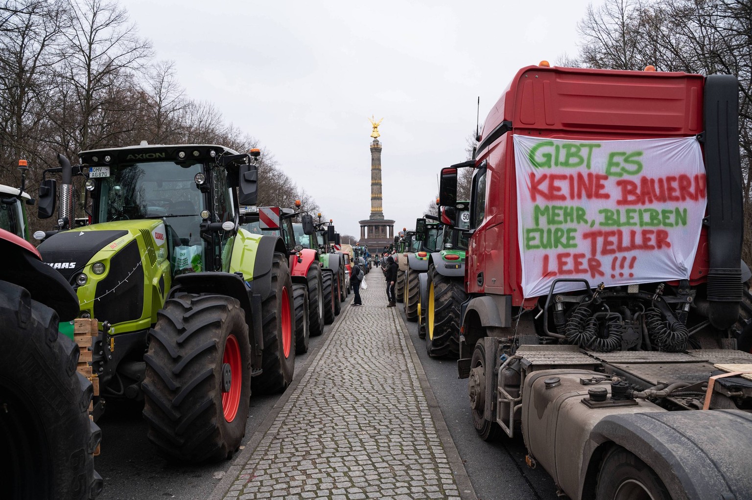 Bauernprotest in Deutschland: Erste Trecker in Berlin angekommen