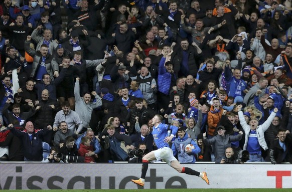 epa09929430 John Lundstram of Rangers celebrates after scoring the 3-1 lead during the UEFA Europa League semi final, second leg soccer match between Rangers FC and RB Leipzig in Glasgow, Britain, 05  ...