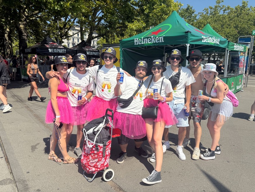 Gruppe aus Tessin. Outfit-Inspo/Motto war: zu viel Alkohol
Street Parade 2025