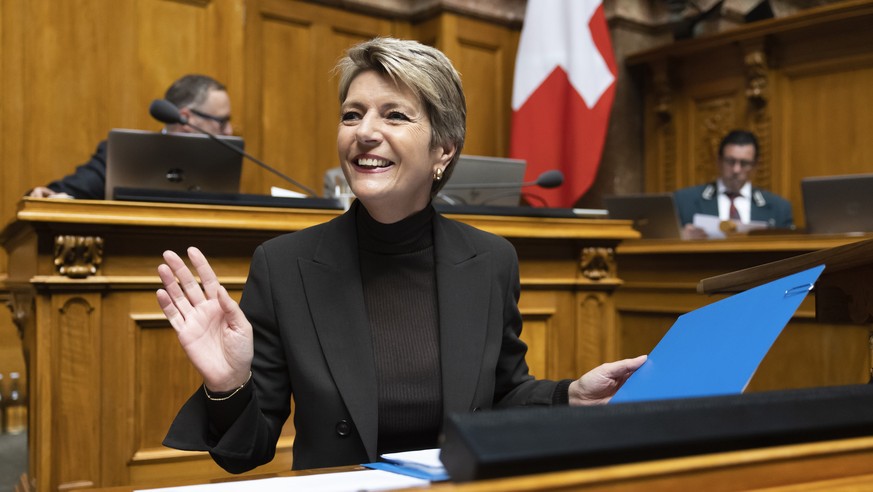 Bundesraetin Karin Keller-Sutter zu Beginn der Debatte im Nationalrat, waehrend der Fruehlingssession der Eidgenoessischen Raete, am Montag, 27. Februar 2023, in Bern. (KEYSTONE/Peter Klaunzer)