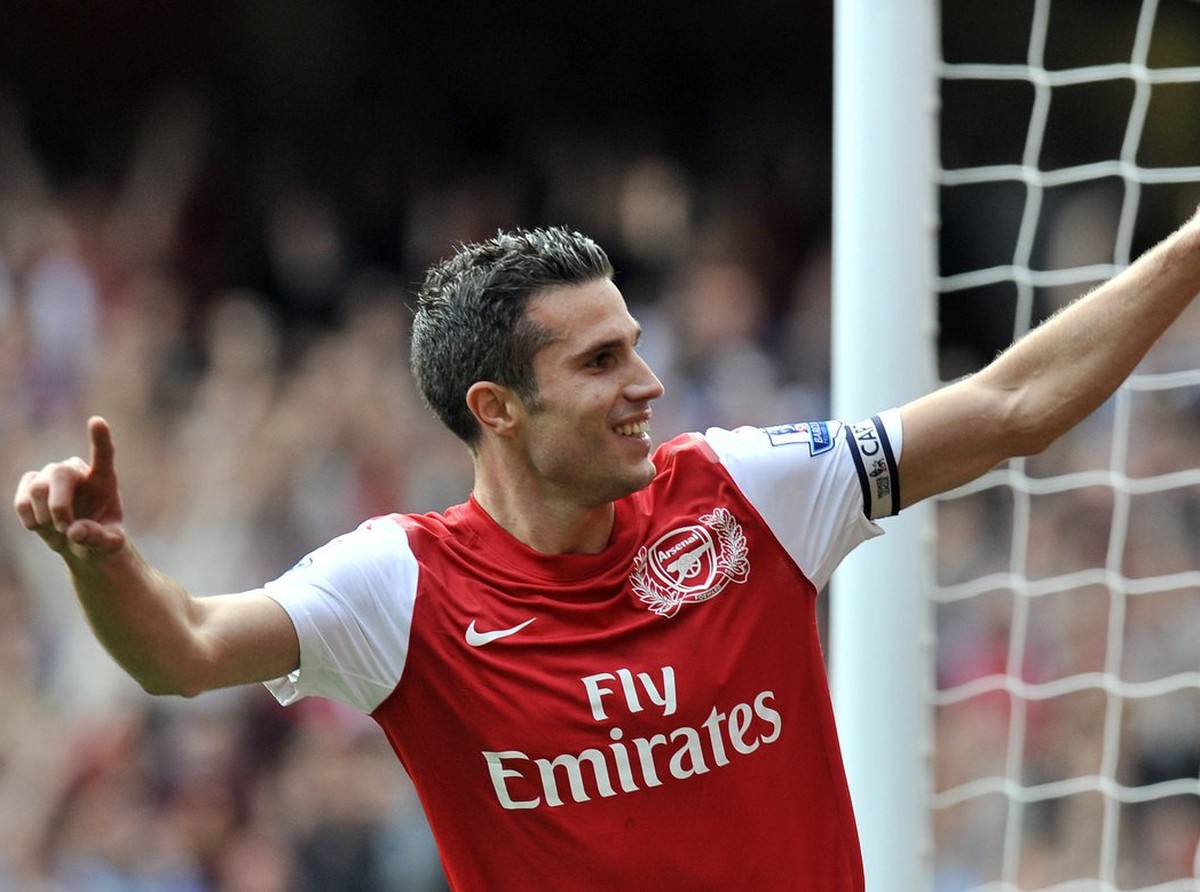 epa02932712 Arsenal's Robin Van Persie celebrates after scoring his second goal against Bolton during the English Premier League soccer match between Arsenal and Bolton at the Emirates Stadium in ...