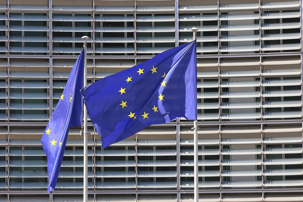 Brüssel, Belgien, 19.06.2026: Europa-Gebäude: EU-Fahnen am Berlaymont-Gebäude *** Brussels, Belgium, June 19, 2026 European Union flags flying at the Berlaymont Building Copyright: xdtsxNachrichtenage ...