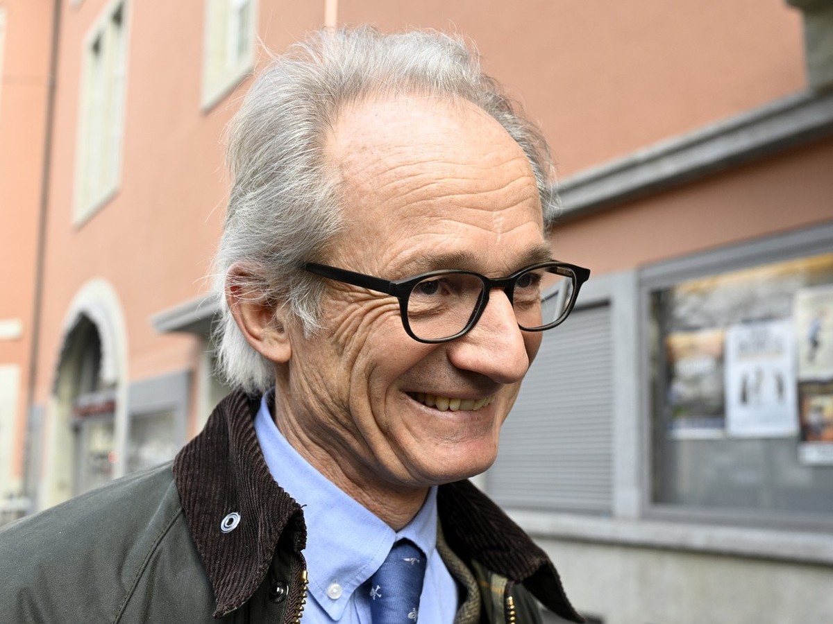 Lukas Haessig, Inside Paradeplatz bei einer Pause am Raiffeisen-Prozess des Zuercher Bezirksgerichts vor dem Volkshaus, am Dienstag, 25. Januar 2022, in Zuerich. Die Staatsanwaltschaft wirft dem ehema ...