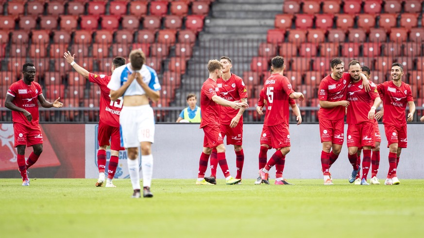 Jubel bei den Spielern des FC Winterthur im Fussball Meisterschaftsspiel der Challenge League zwischen dem Grasshopper Club Zuerich und dem FC Winterthur im Stadion Letzigrund, am Sonntag, 2. August 2 ...