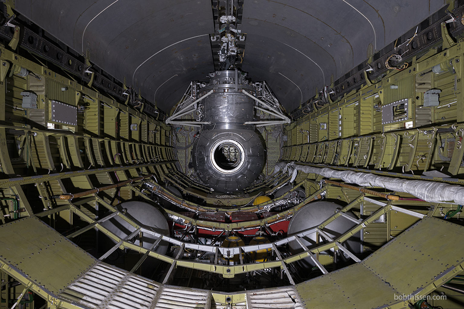 Bujan Space Shuttle der Sowjetuion
http://www.bobthissen.com/baikonur-abandoned-spaceshuttles/#!prettyPhoto