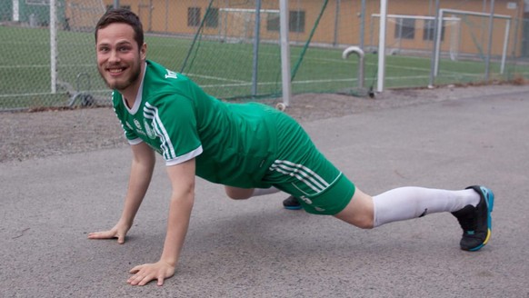 Adam Lindin Ljungkvist: Furzender Linksverteidiger.