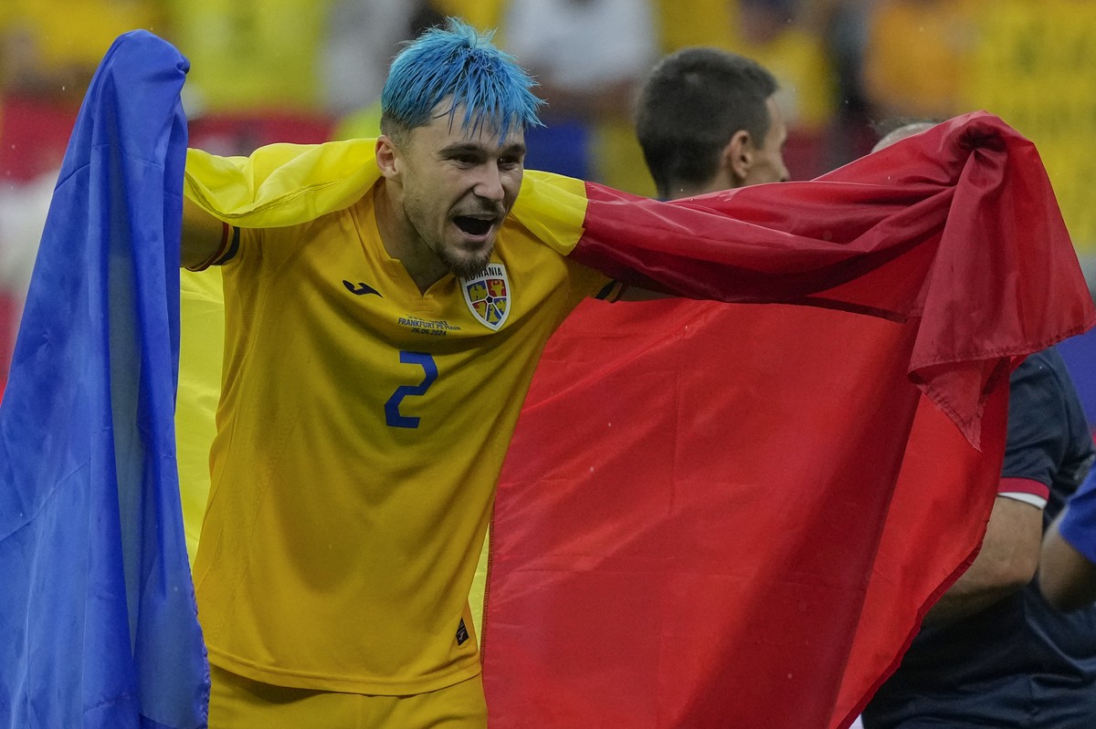 Romania's Andrei Ratiu celebrates at the end of the match during a Group E match between Slovakia and Romania at the Euro 2024 soccer tournament in Frankfurt, Germany, Wednesday, June 26, 2024. ( ...