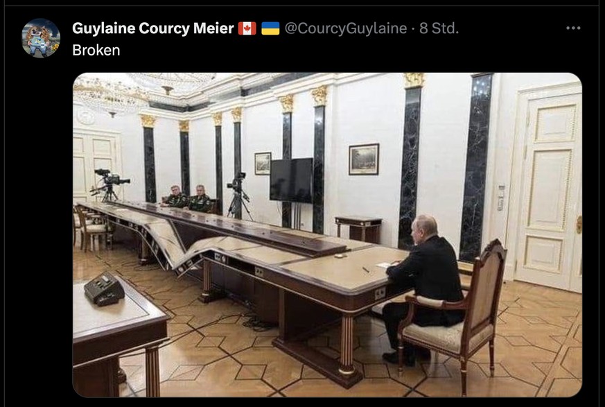 Meme about Putin's long tables.