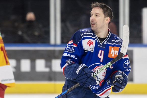 Zuerichs Patrick Geering reagiert im Eishockeyspiel der National League zwischen den ZSC Lions und den SCL Tigers am Freitag, 19. Februar 2021, im Zuercher Hallenstadion. (KEYSTONE/Ennio Leanza)