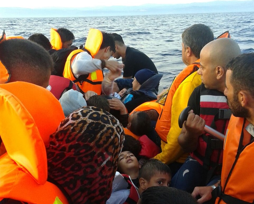 Flüchtlinge auf dem Mittelmeer: Das Smartphone-Foto einer Flüchtenden in Seenot.