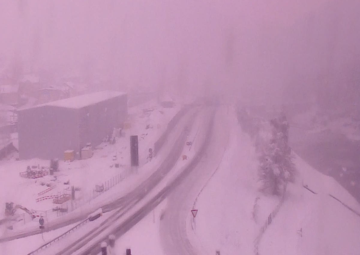 Schnee am Gotthard-Südportal