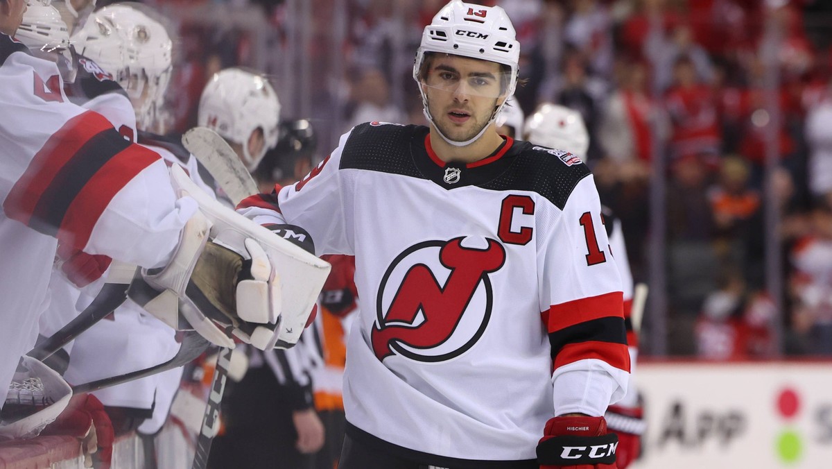 NHL, Eishockey Herren, USA Philadelphia Flyers at New Jersey Devils Feb 25, 2023 Newark, New Jersey, USA New Jersey Devils center Nico Hischier 13 celebrates his goal against the Philadelphia Flyers d ...