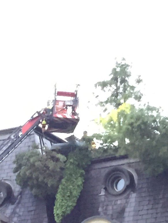 Bäume auf einer Terrasse in der Thunstrasse in Bern sind dem Gewitter zum Opfer gefallen.