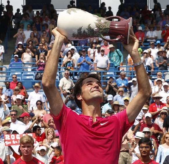 Roger Federer, of Switzerland, holds the Rookwood Cup after winning the men&#039;s final against Novak Djokovic, of Serbia, at the Western &amp; Southern Open tennis tournament, Sunday, Aug. 23, 2015, ...