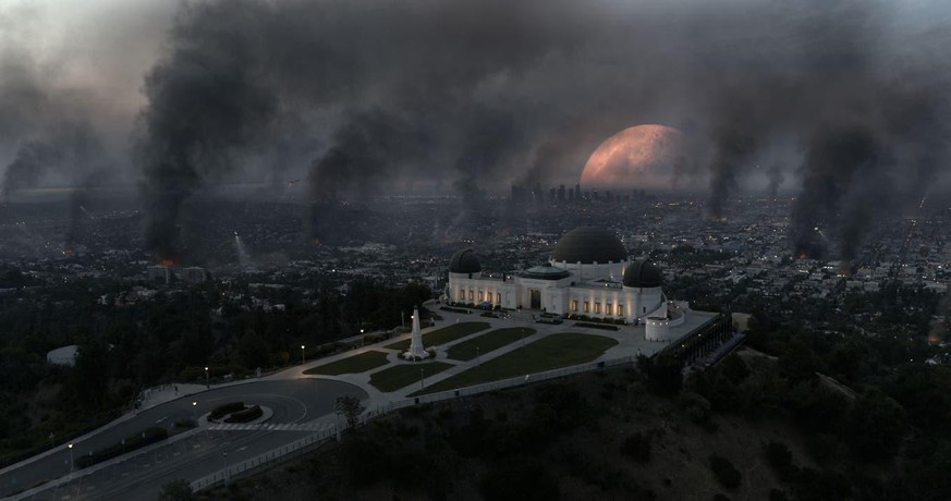 Rette sich, wer kann, wenn der immer näher kommende Mond aufgeht: Szene aus «Moonfall».