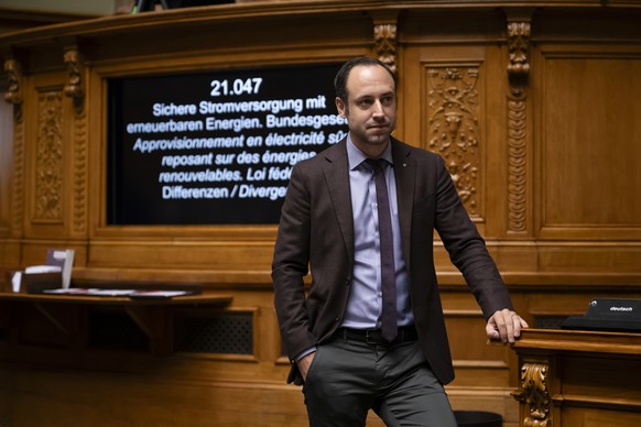 Christian Wasserfallen, FDP-BE, hoert sich die Antwort auf seine Frage von Bundesrat Albert Roesti an, waehrend der Herbstsession der Eidgenoessischen Raete, am Dienstag, 26. September 2023 im Nationa ...